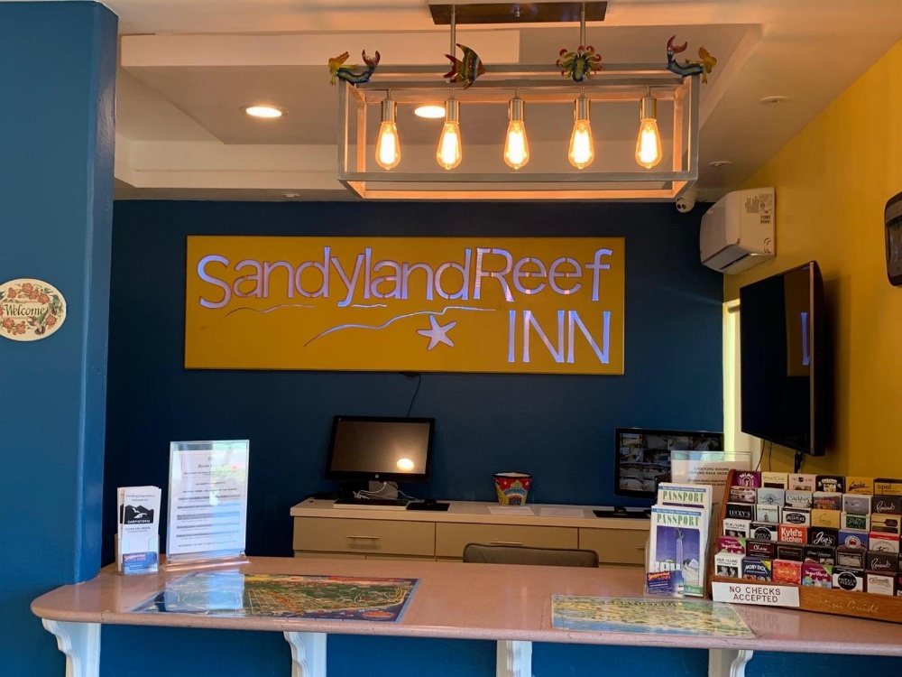 Sandyland Reef Inn